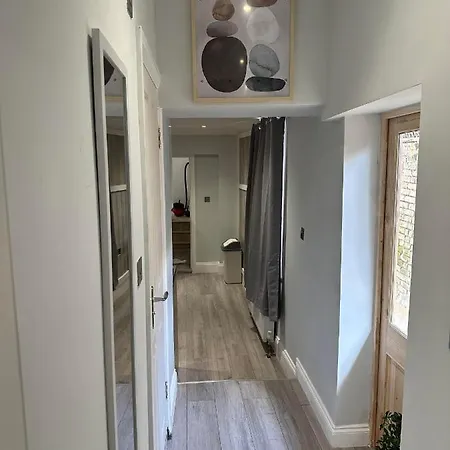 Charming 1-Bed Apartment In London 8 Esterno foto
