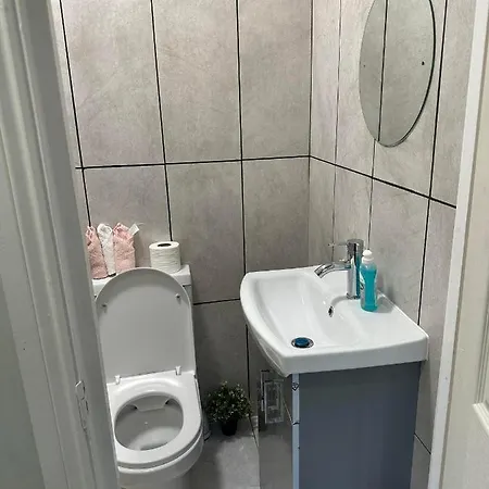 Charming 1-Bed Apartment In London 8 Esterno foto