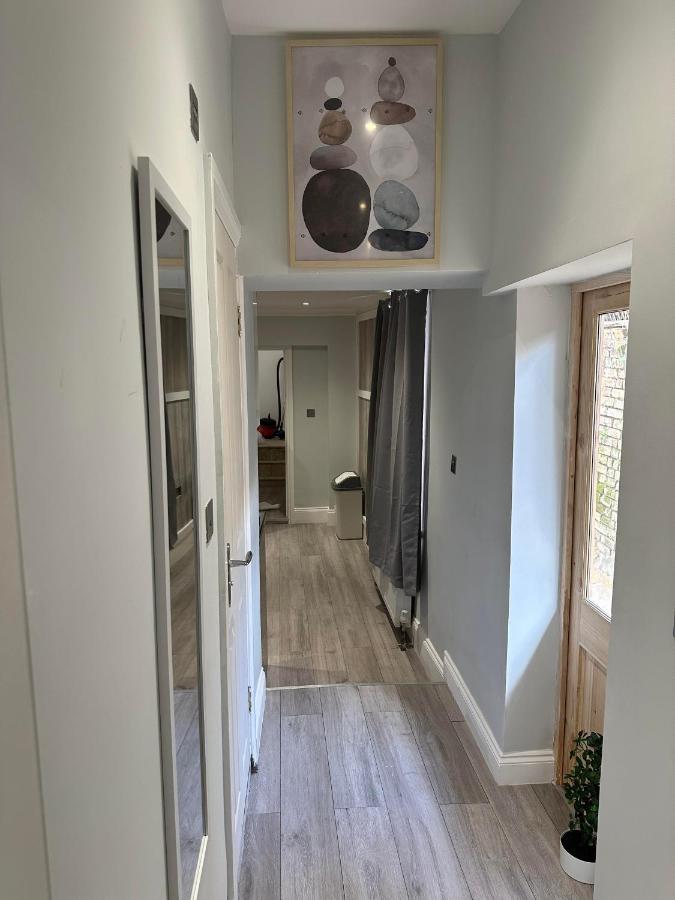 Апартаменты Charming 1-bed In 8 Лондон