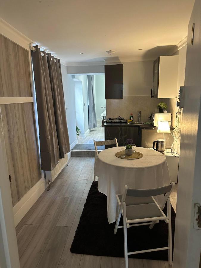Charming 1-bed In 8 Апартаменты *
