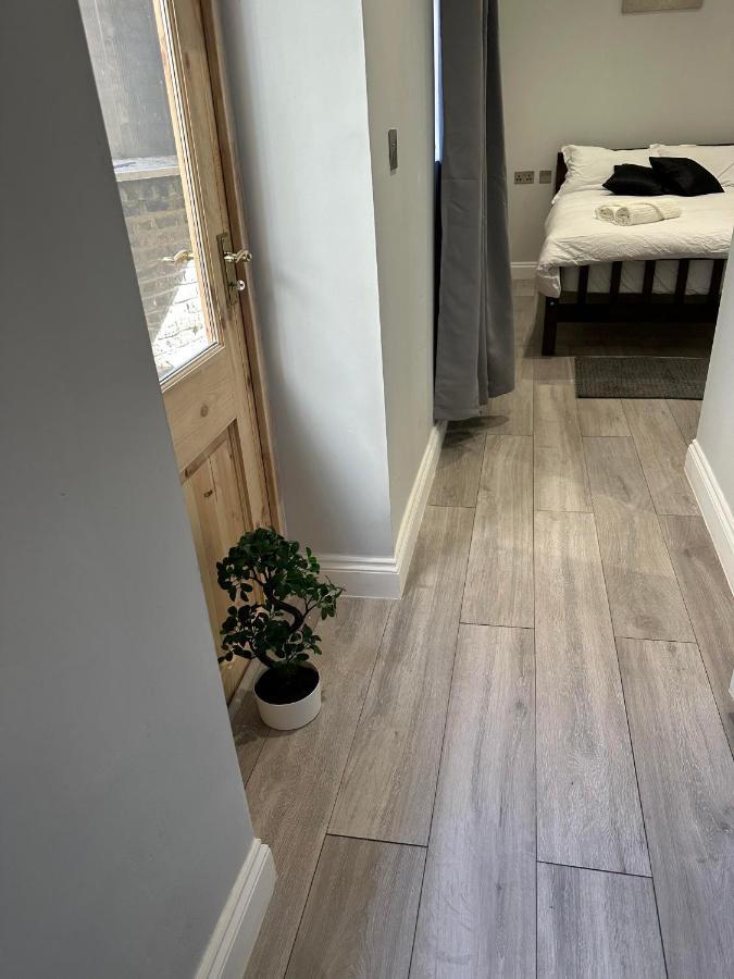 Charming 1-bed In 8 Апартаменты